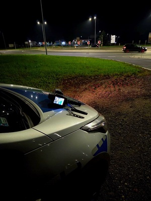 na zdjeciu radiowóz policyjny
