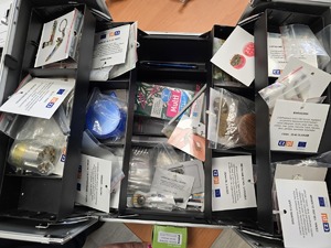 na zdjęciu walizka z narkotykami