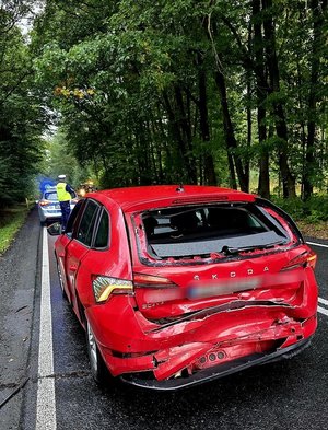 na zdjęciu uszkodzony pojazd skoda