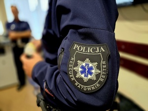 na zdjeciu identyfikator ratownika medycznego