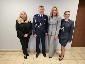 na zdjęciu komendant ryszka pani prokurator oraz pani prezes sądu