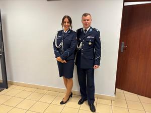 na zdjęciu komendant ryszka i oficer prasowa raciborskiej komendy