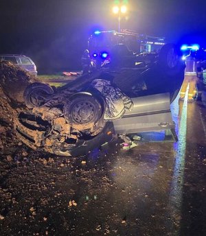 NA ZDJECIU POJAZD KTÓRY DACHOWAŁ