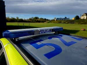 na zdjęciu sygnały policyjne