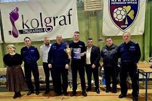 na zdjęciu wręczenie pucharów