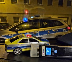 NA ZDJECIU RADIOWÓZI URZADZENIE DO BADANIA TRZEŹWOŚCI