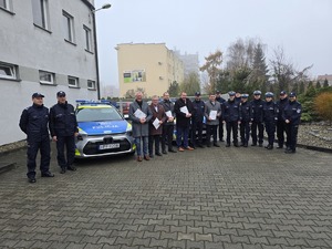 na zdjęciu wszyscy goście komendanci oraz policjanci