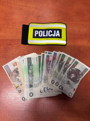 na zdjęciu pieniądze