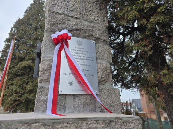 na zdjęciu tabliczka upamiętniająca