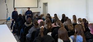 na zdjęciu uczniowie na spotkaniu