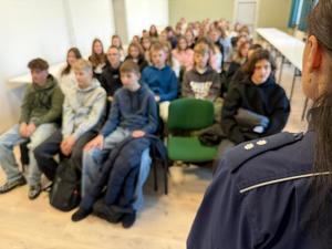 na zdjęciu uczniowie na spotkaniu