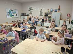 na zdjęciu  dzieci na pogadance