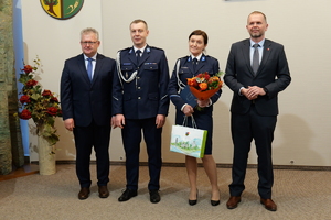 na zdjęciu wójt i burmistrz z Panią Agnieszka i Panem Jackiem