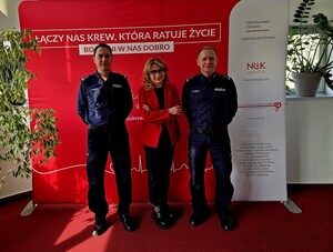 na zdjęciu komendacji z panią dyrektor