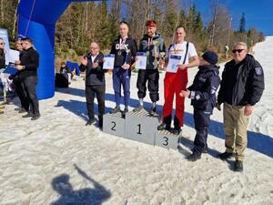 na zdjęciu rozdanie medali w narciarstwie