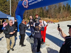 na zdjęciu rozdanie medali