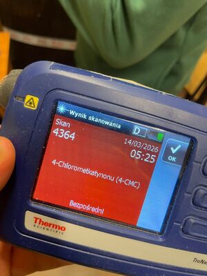 na zdjęciu wyniki z urządzenia na narkotyki