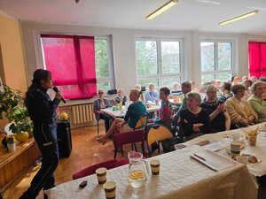 na zdjęciu policjanci na spotkaniu