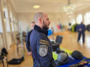 na zdjęciu policjanci na dniach otwartych