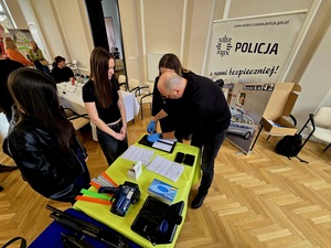 na zdjęciu policjanci na dniach otwartych