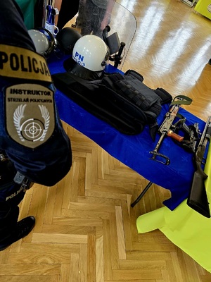 na zdjęciu policjanci na dniach otwartych