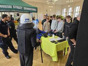 na zdjęciu policjanci na dniach otwartych