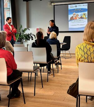 na zdjęciu uczestnicy na spotkaniu