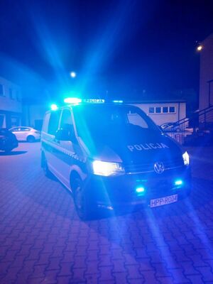 na zdjęciu radiowóz policyjny