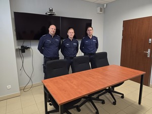 na zdjęciu komendanci i przewodniczący zarządu