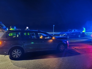 na zdjęciu uszkodzone pojazdy