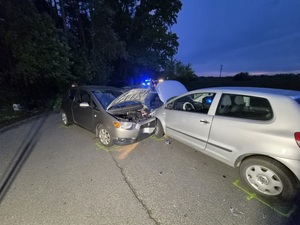 NA ZDJECIU 2 pojazdy które się zdarzyły