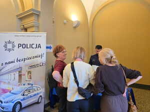 na zdjęciu panie przy stanowisku profilaktycznym