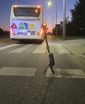 na zdjeciu autobus