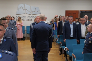 na zdjęciu meldunek