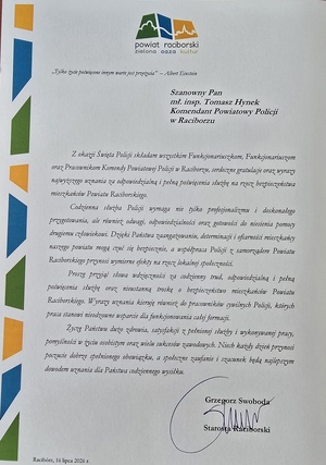 na zdjęciu list gratulacyjny