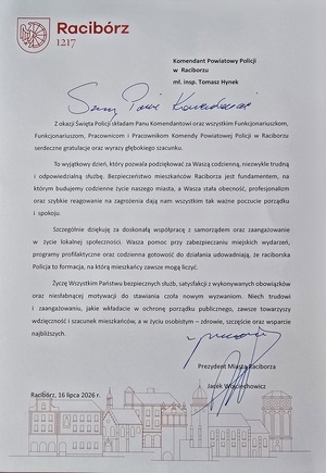 na zdjęciu list gratulacyjny
