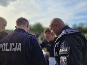 na zdjęciu policjanci i inni uczestnicy ćwiczenia