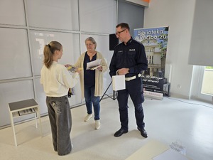 na zdjęciu uczestnicy konkursu wręczenie nagród