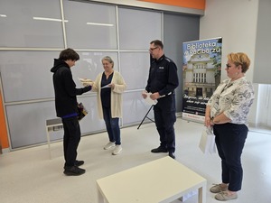 na zdjęciu uczestnicy konkursu wręczenie nagród