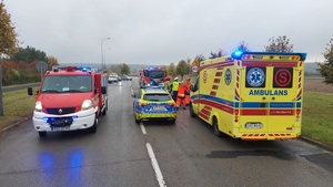 na zdjęciu służby na miejscu zdarzenia