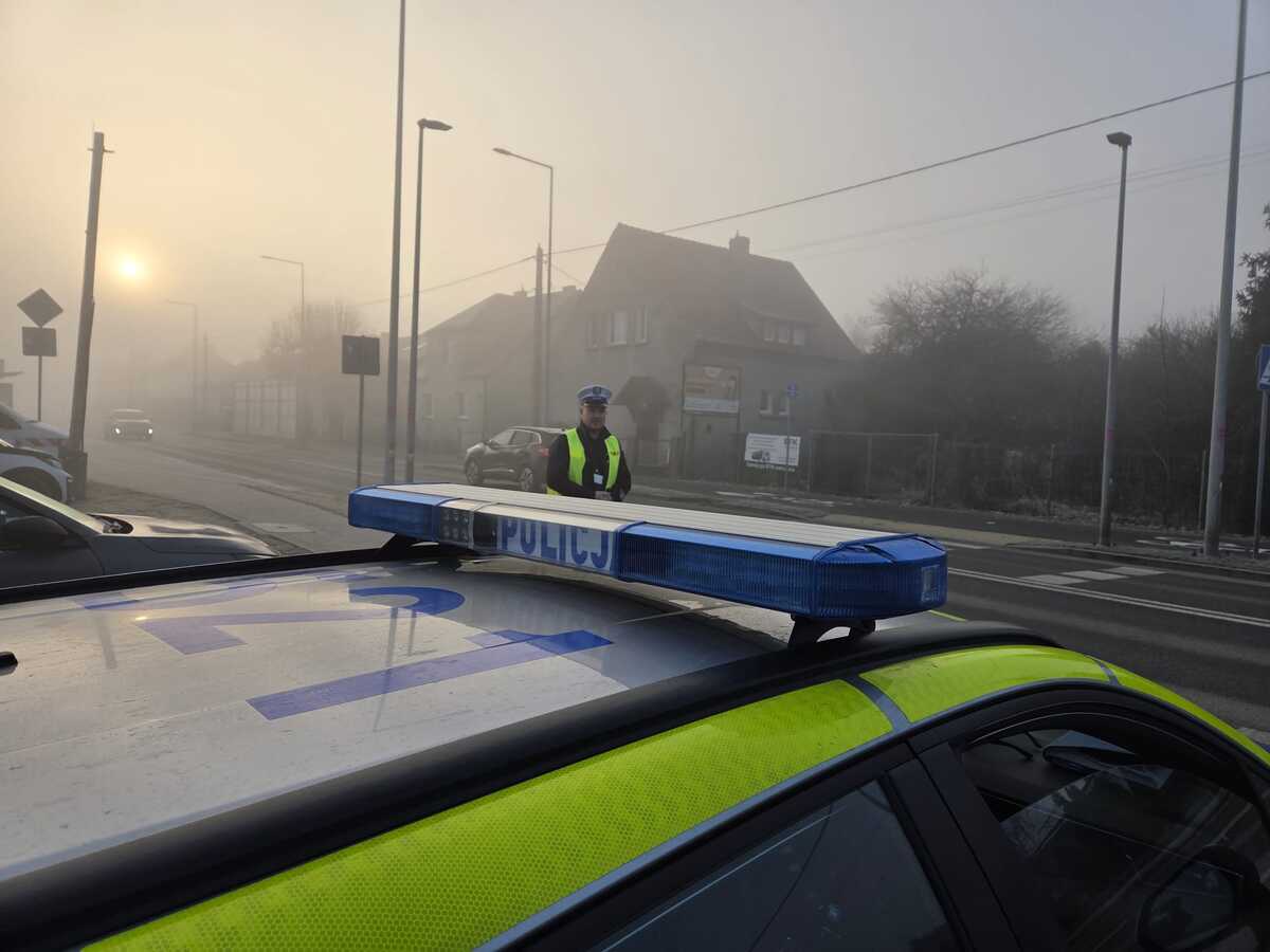 Kontrole policji przy przejściach dla pieszych w Raciborzu